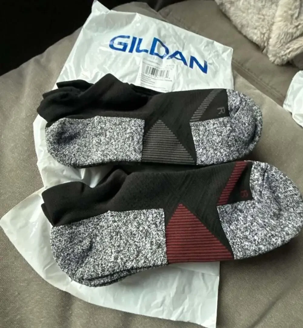6 pair of Gildan Men's Strategic Cushion No Show Tab Socks
